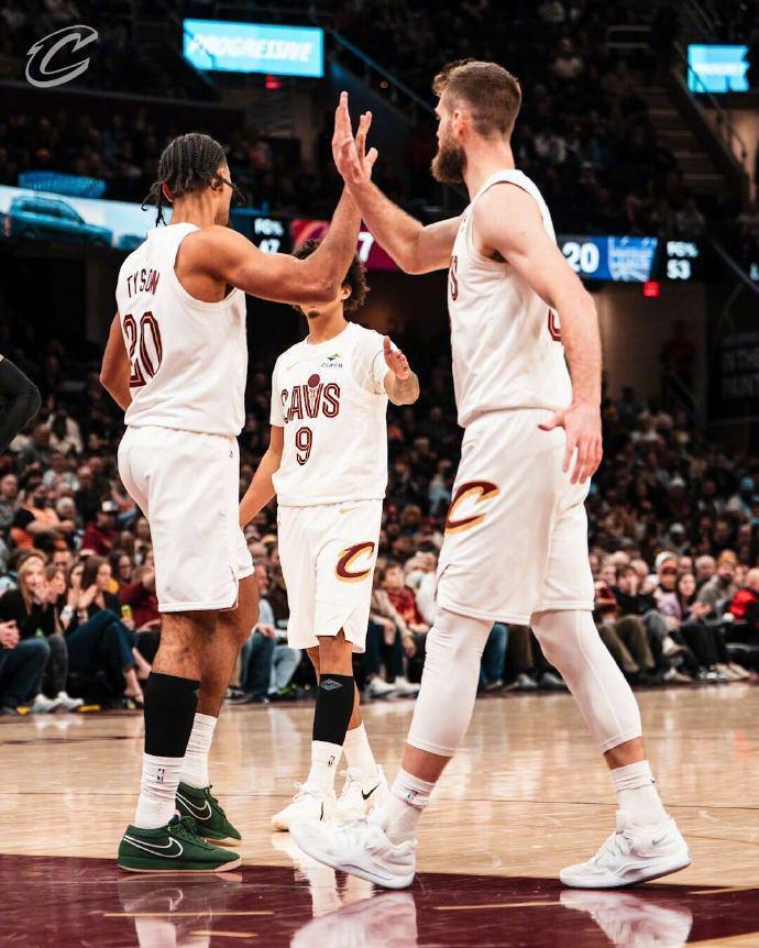 PG电子官网-米切尔33+8骑士险胜国王升第五 莫布利29+13+8小萨24+16+6